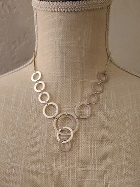 Vintage AVON Signed Silver Tone Multi-Circle Linked Chain Drop Necklace